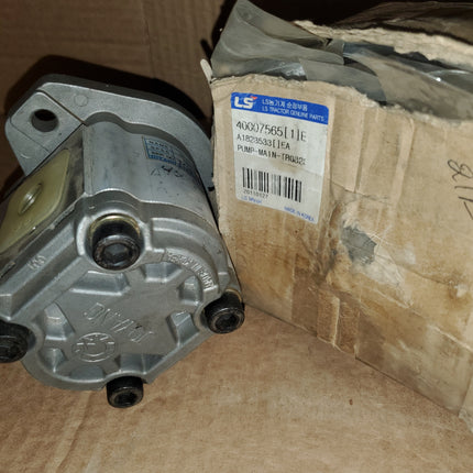 LS TRACTOR Pump Main 40007565