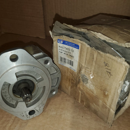 LS TRACTOR Pump Main 40007565