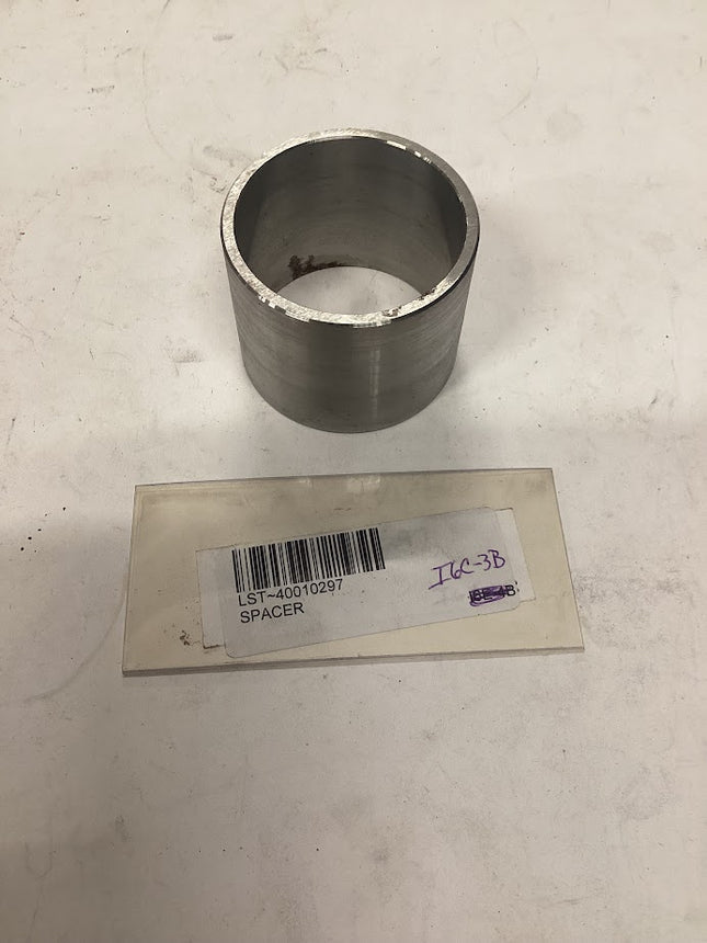 LS TRACTOR SPACER 40010297