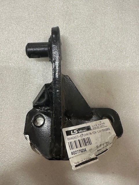 LS TRACTOR, BRACKET C/CHAIN LH 40277934